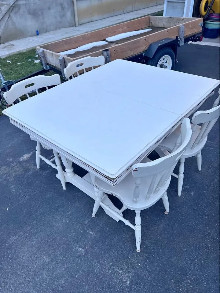 Kitchen Table with 4 Chairs