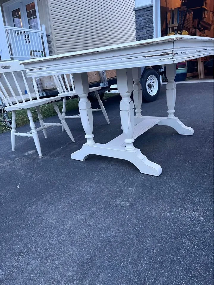 Kitchen Table with 4 Chairs image indicator(3)