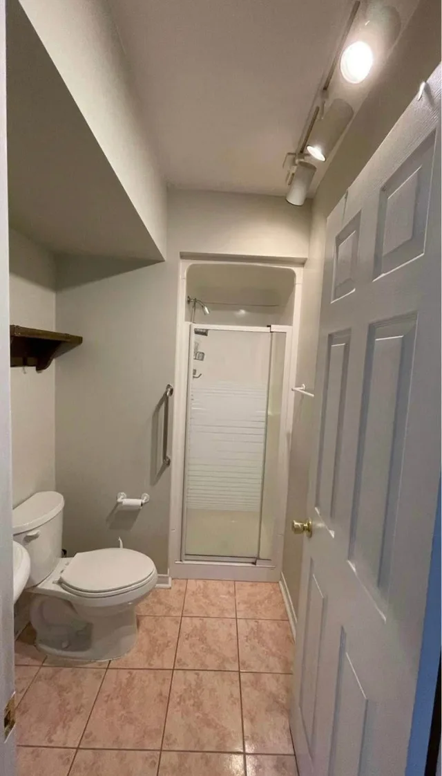 Basement apartment for rent image indicator(4)