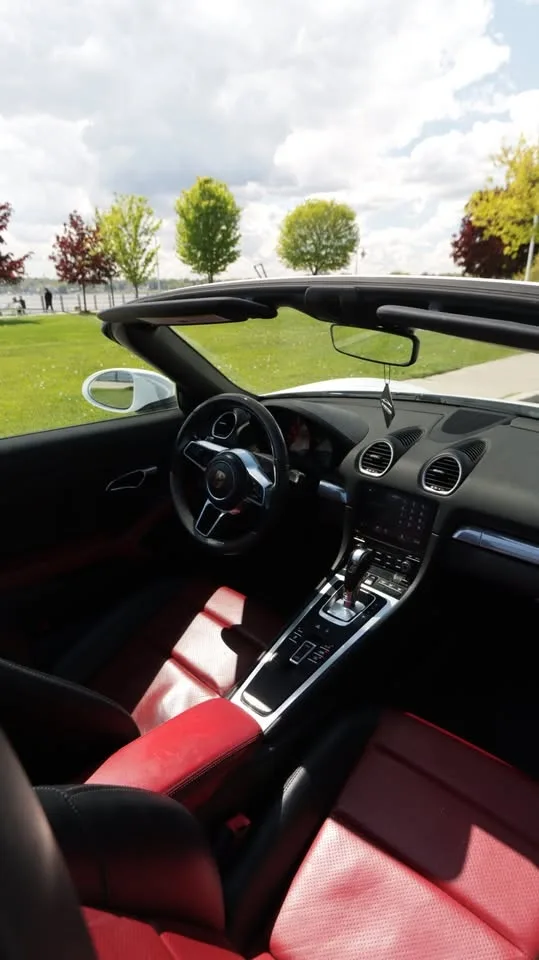 Porsche 718 Boxster image indicator(5)