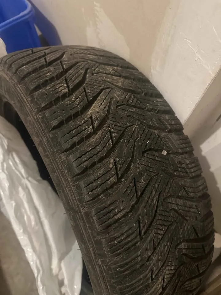 4 X 19" Kumho wintercraft 225/55 R19 winter tire for sale 250 bu