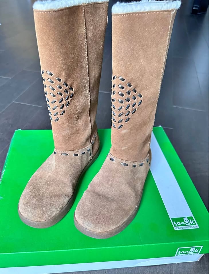 SANUK WOMAN TOASTY TAILS BOOTS
