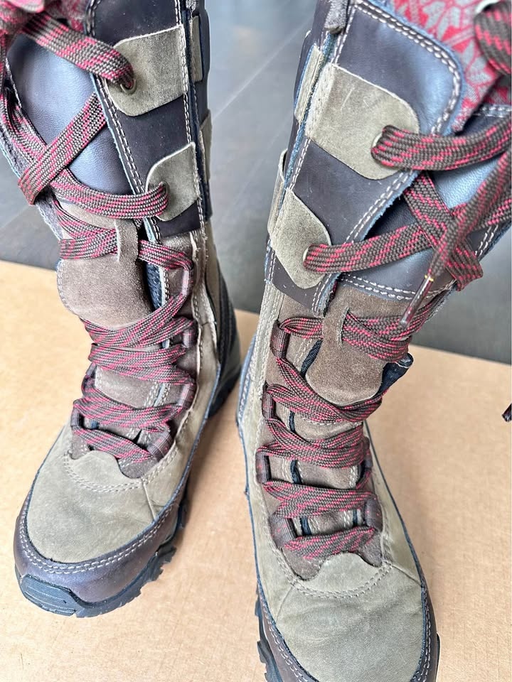 Merrell Boots Women's Select Dry Thinsulate Size 6