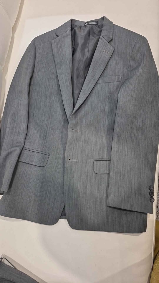 VanHeusen's Boys Grey Coat & pant Set in Excellent Condition - photo 2