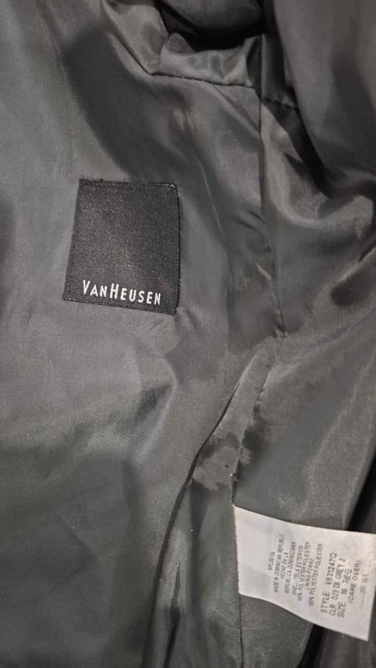 VanHeusen's Boys Grey Coat & pant Set in Excellent Condition - photo 4