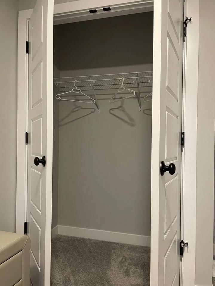 Private room for rent image indicator(2)