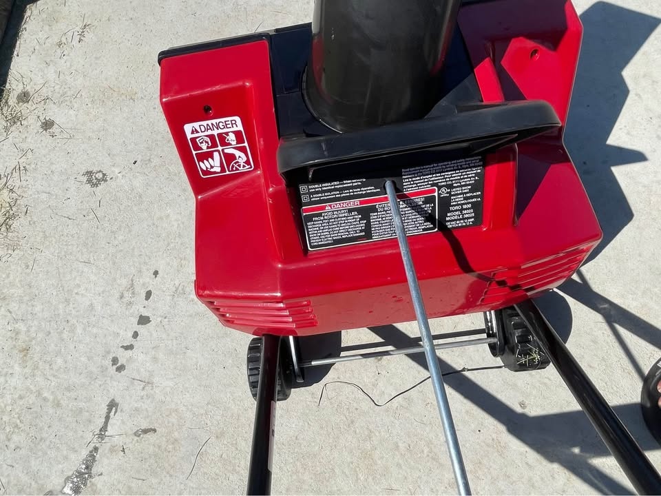 Electric Taro Power curve 1800 snow blower - photo 2