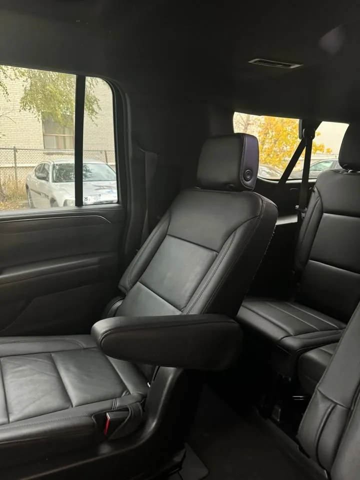 Chevrolet Suburban image indicator(4)