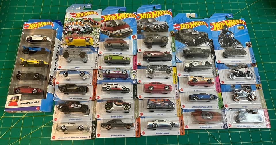 Hot Wheels Lot – 38 Vehicles (Singles + 5-Pack) - photo 3