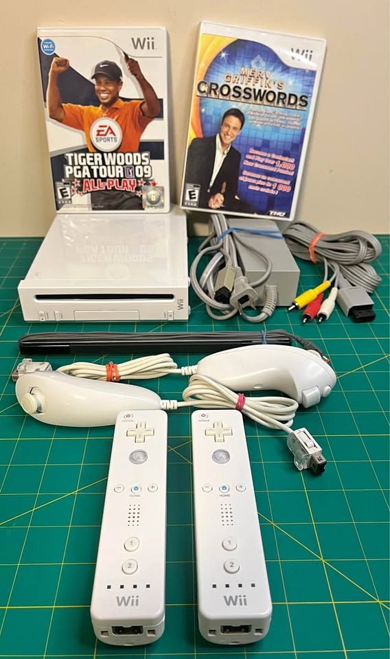 Nintendo Wii Console Bundle – 2 Remotes, 2 Nunchuks, 2 Games