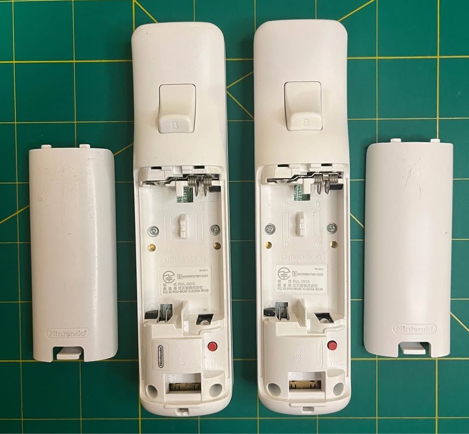 Nintendo Wii Console Bundle – 2 Remotes, 2 Nunchuks, 2 Games - photo 3