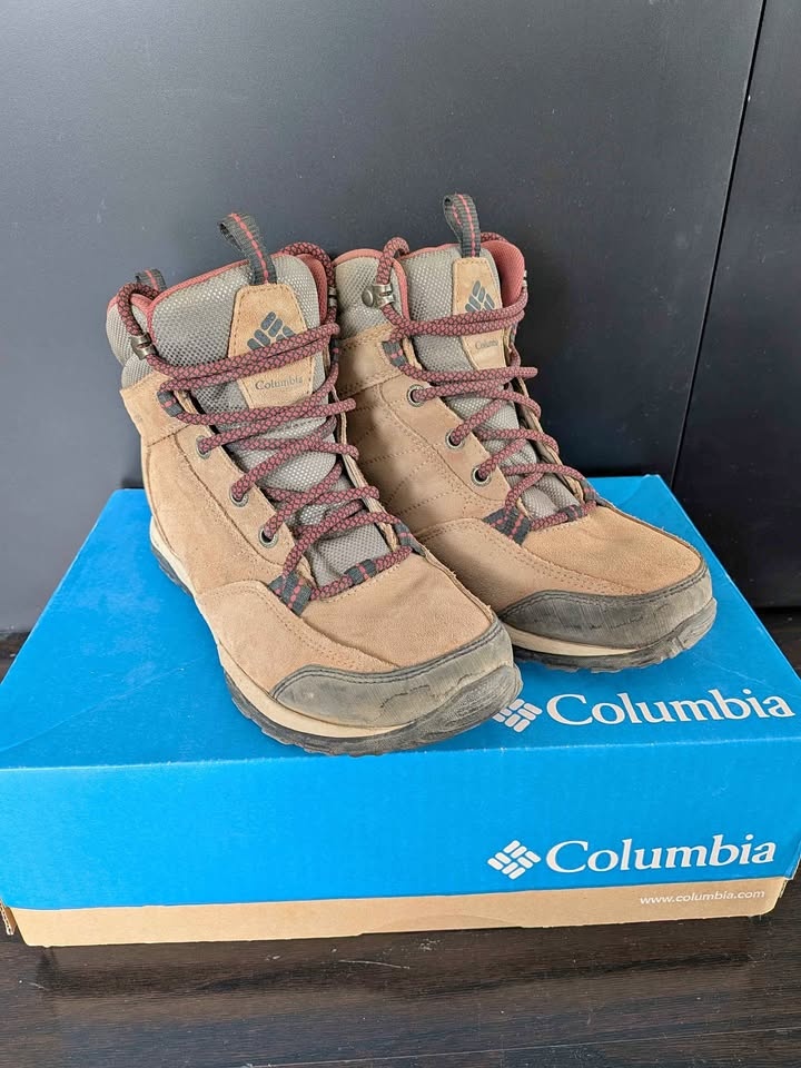 Women's Columbia Waterproof Hiking Boots Size 6.5 Brown