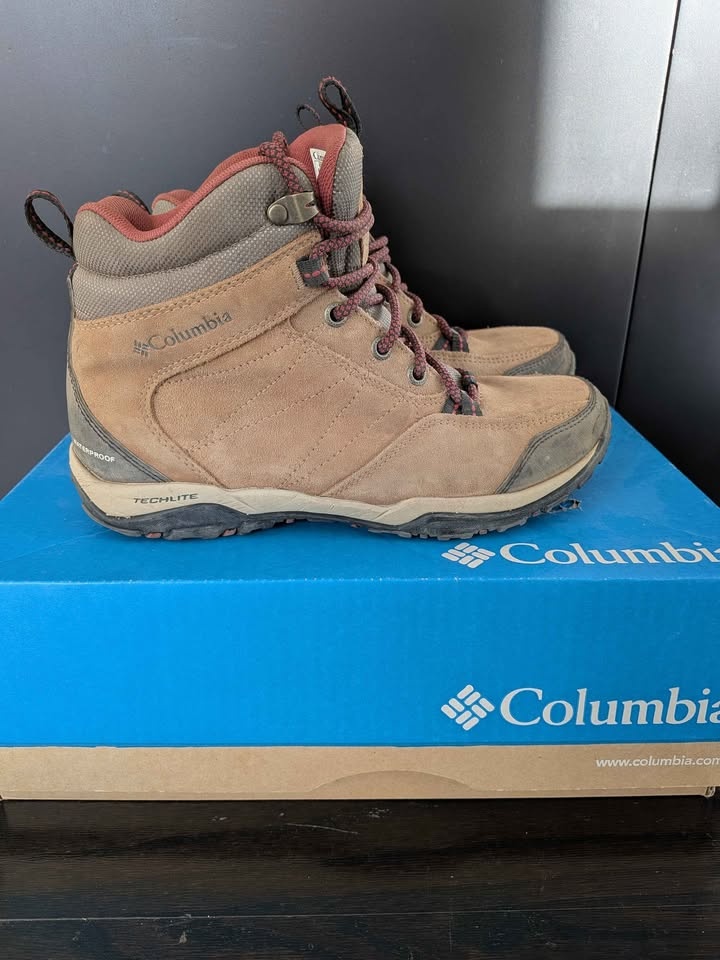 Women's Columbia Waterproof Hiking Boots Size 6.5 Brown - photo 2