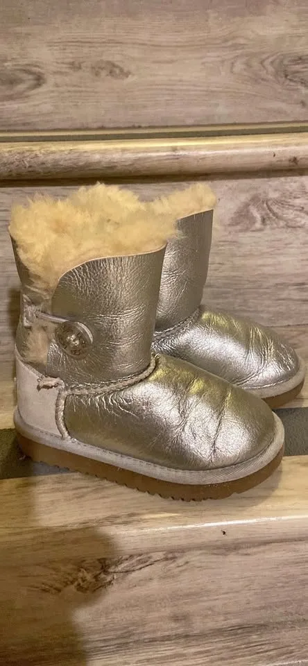 Uggs Toddler size 8