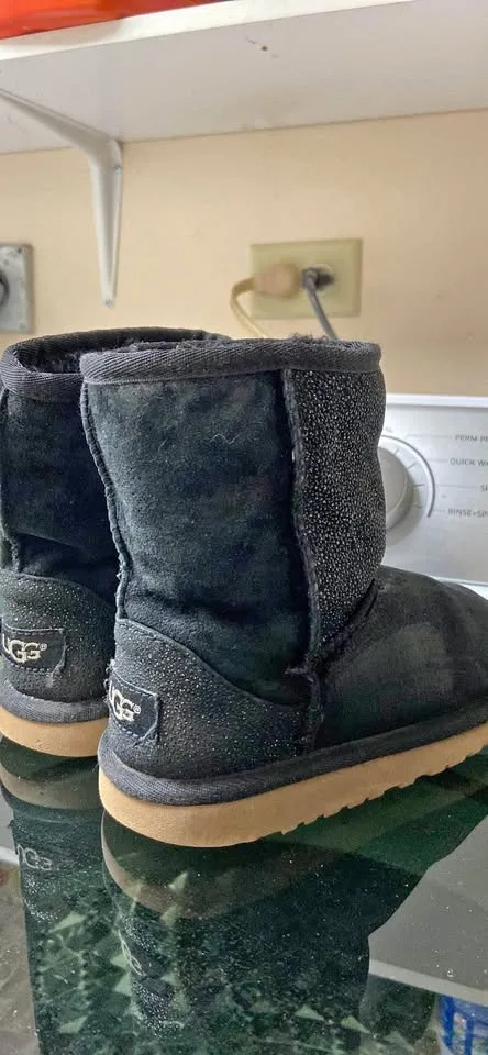 Girls Uggs size 12