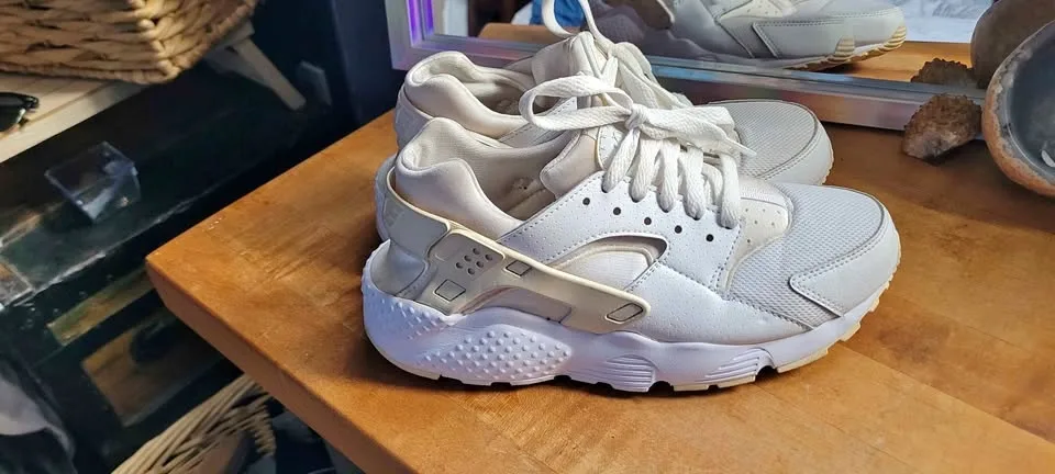 NIKE RUNNING SHOES (Air Huarache)