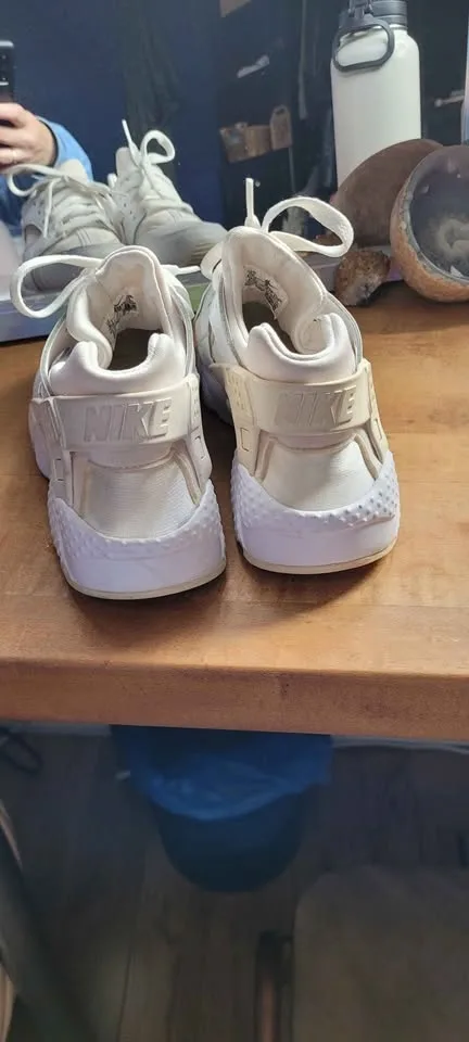 NIKE RUNNING SHOES (Air Huarache) image indicator(3)