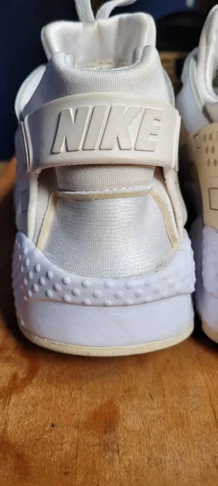 NIKE RUNNING SHOES (Air Huarache) image indicator(6)