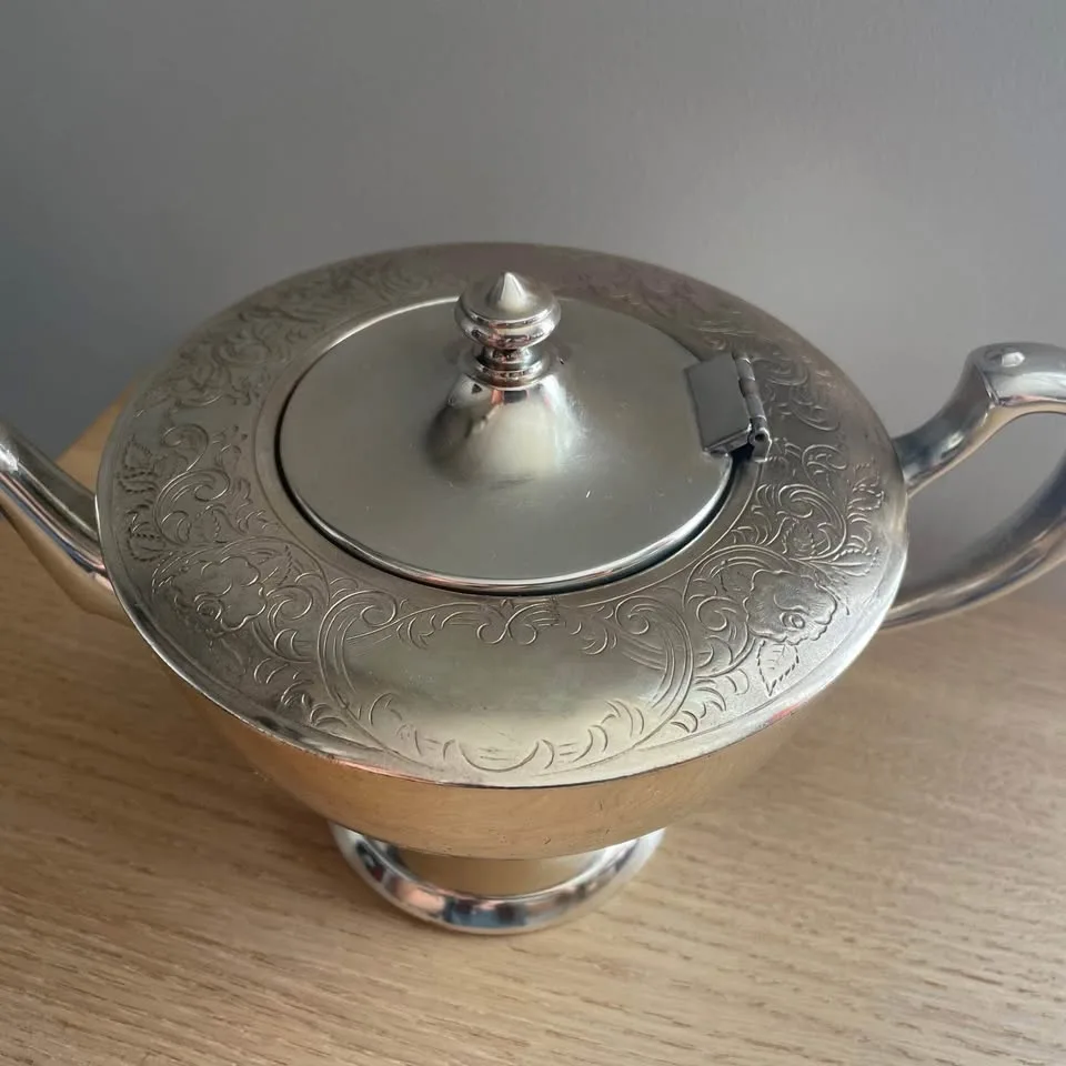 Vintage Silver Plated Teapot image indicator(2)