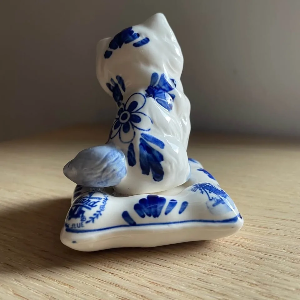 Vintage Kitten Cat On Pillow - Ceramic Delft Figurine - Holland image indicator(2)