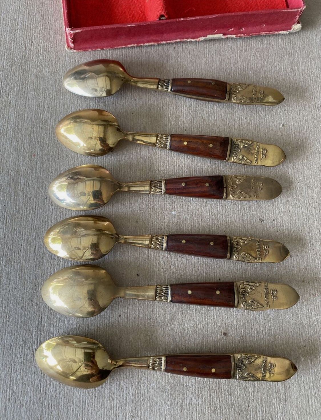 VINTAGE BRONZE MINI SPOONS SET OF 6 SPOONS WOODEN HANDLE MADE IN - photo 5