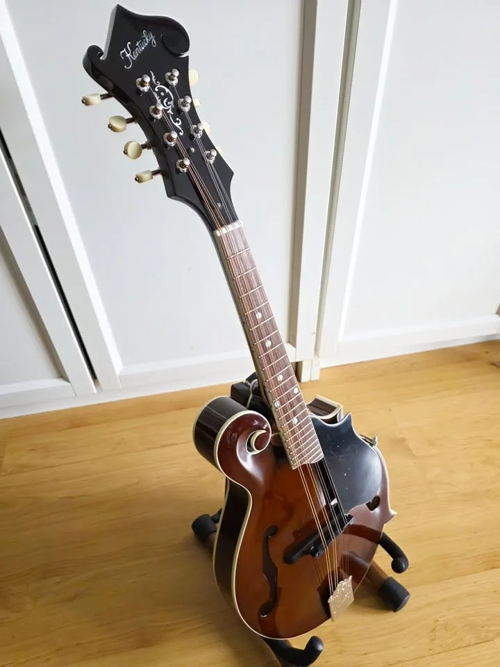 Kentucky KM-756 Mandolin - As New With Extras image indicator(2)