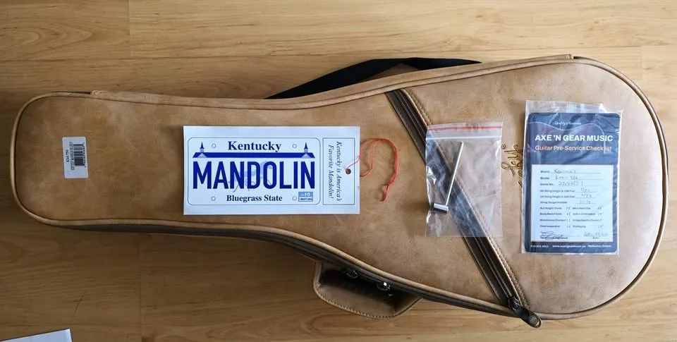 Kentucky KM-756 Mandolin - As New With Extras image indicator(10)