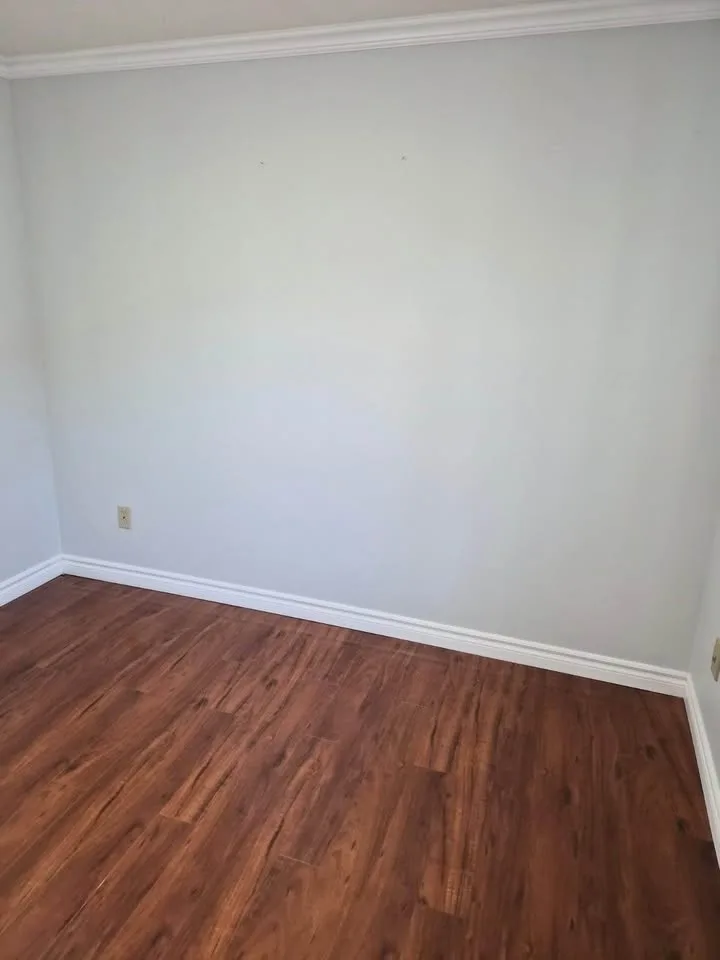 2 Beds 1 Bath - House image indicator(4)