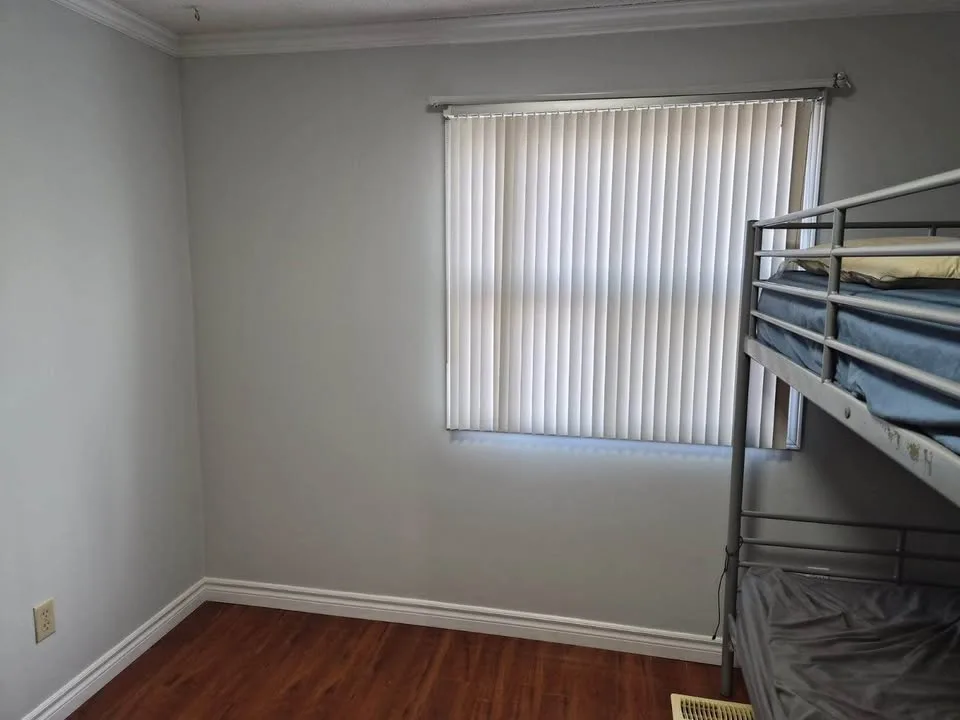 2 Beds 1 Bath - House image indicator(5)