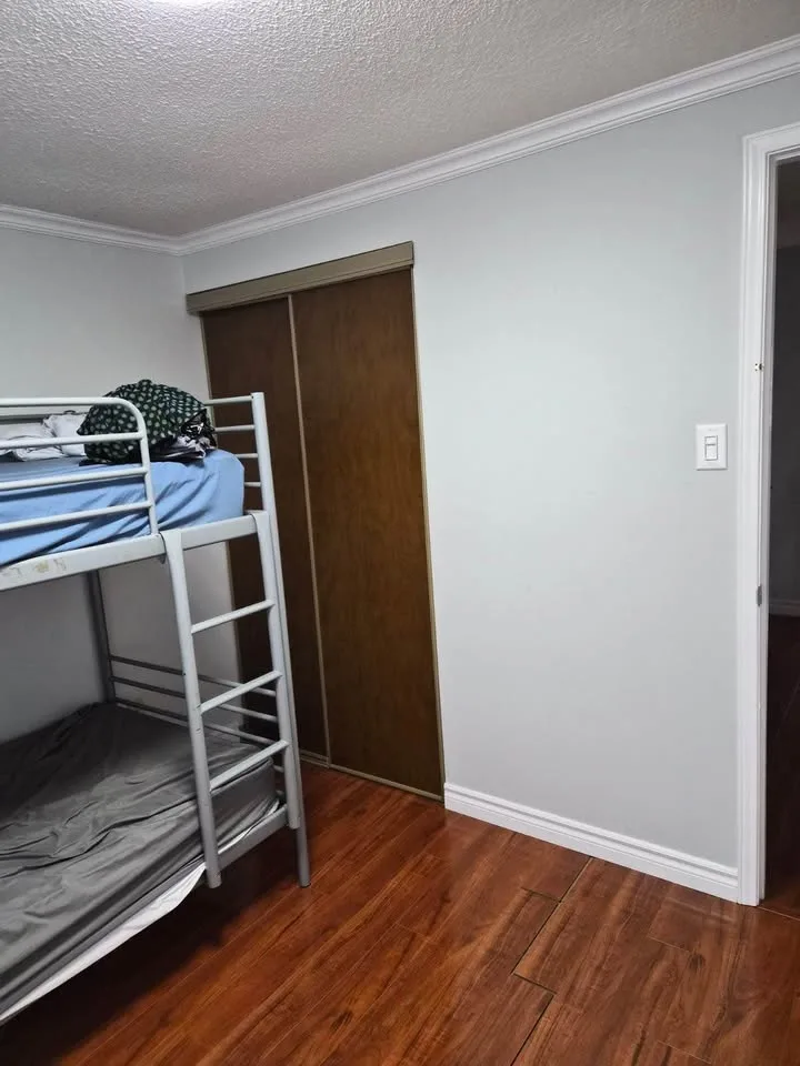 2 Beds 1 Bath - House image indicator(6)