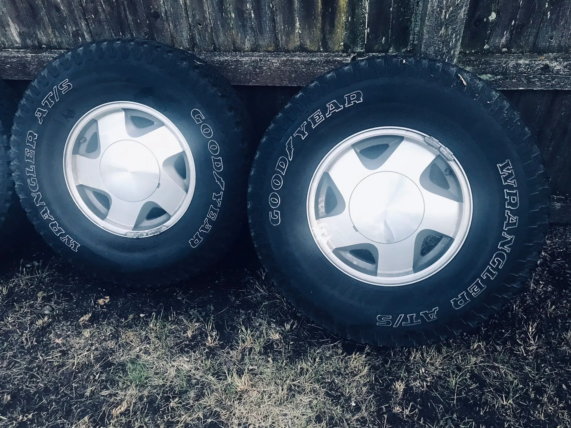 1996 GMC Yukon Wheels image indicator(2)