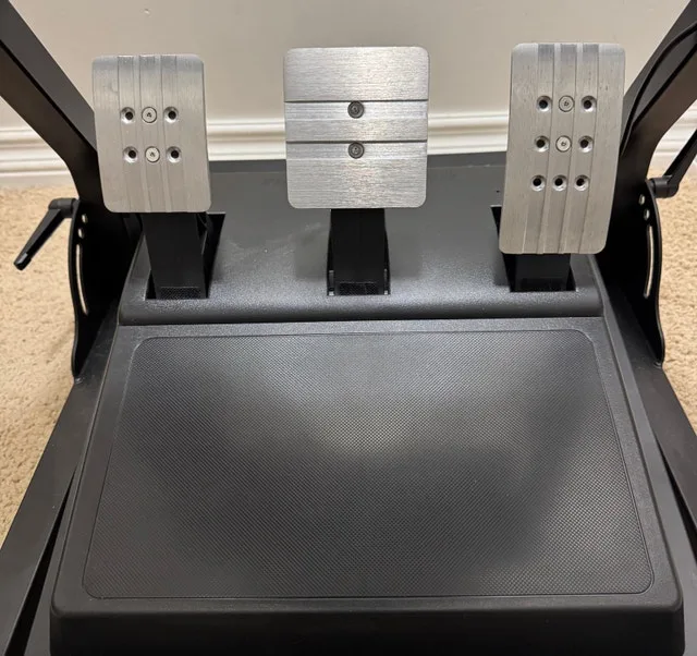 Thrustmaster Racing Wheel with Stand and Gran Turismo PS5 image indicator(2)