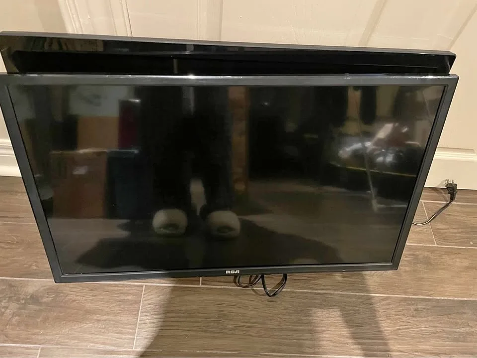 RCA 32” Flat Screen Tv