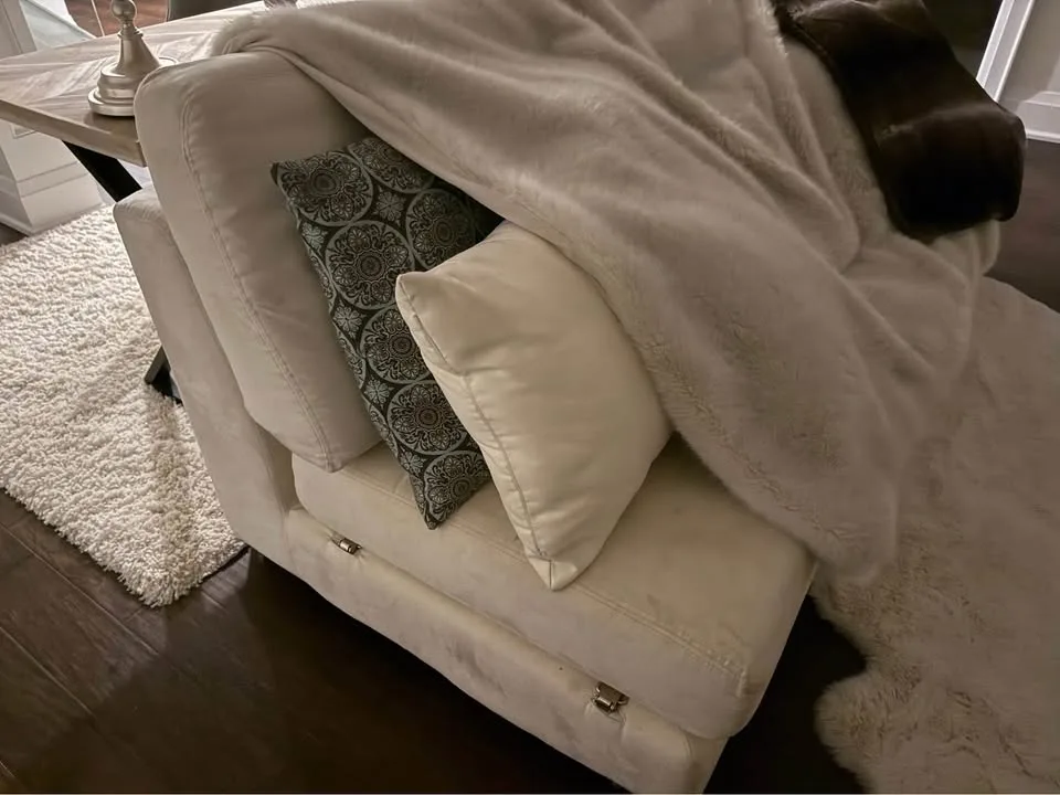 Giant white off white microfiber sectional couch 3 pcs image indicator(4)