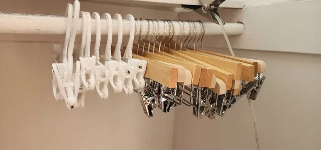 Hanger (plastic $3/15pcs, wooden with clamp $1/2pcs) image indicator(2)