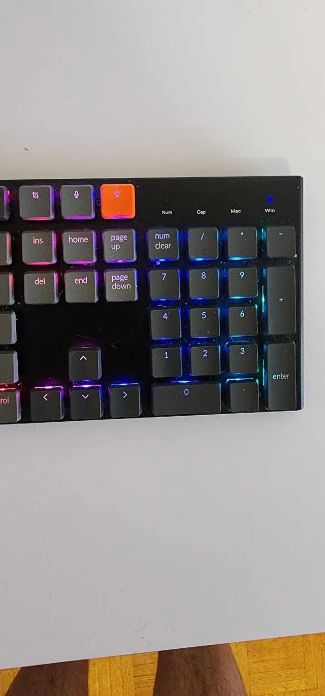 Keychron K1 104-keys with RGB & Bluetooth including armrest image indicator(2)