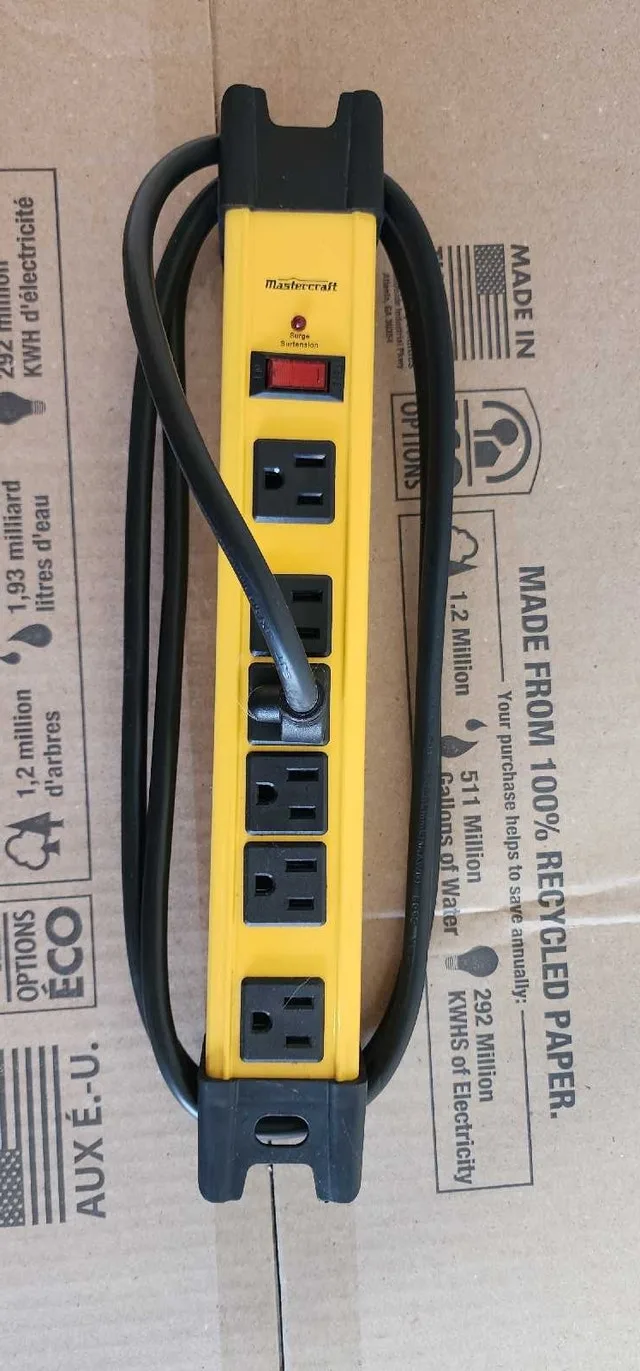 MasterCraft 8-outlet Power Bar with surge protector