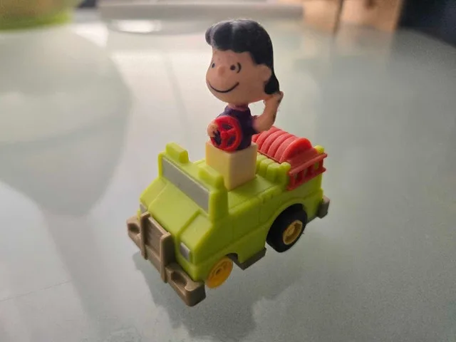 Peanuts Gang McDonald's Toys image indicator(2)