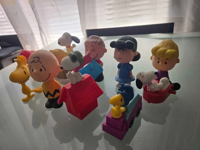 Peanuts Figurines image indicator(2)