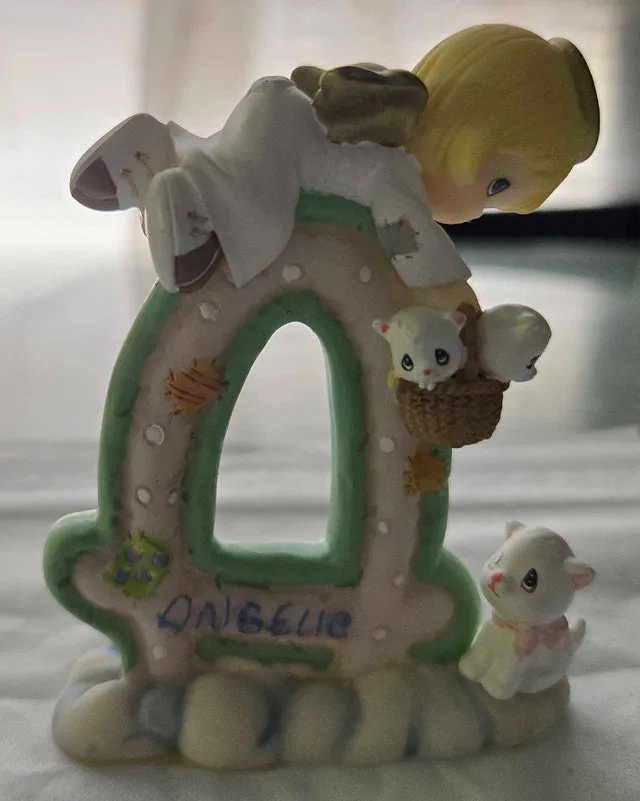 2 pieces Precious Moments Figurine (A and M)