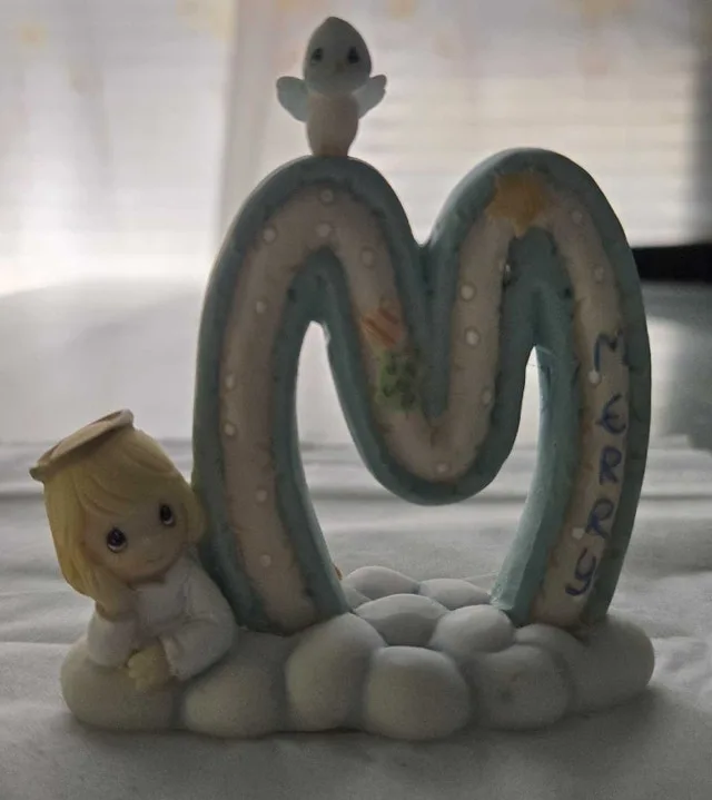 2 pieces Precious Moments Figurine (A and M) image indicator(3)