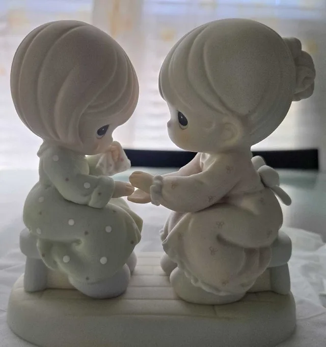 5 different Precious Moments Figurines image indicator(2)