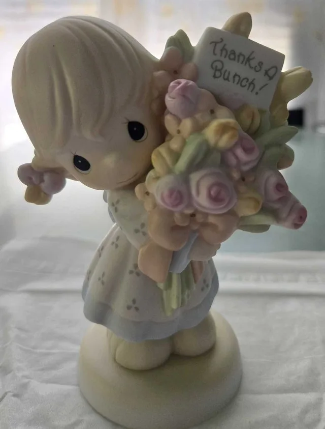 5 different Precious Moments Figurines image indicator(5)