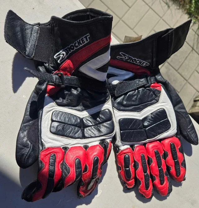 Icon Motorhead Jacket, Joe Rocket gloves and GZX helmet image indicator(4)