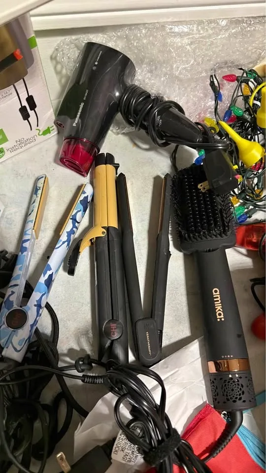 Home and kitchen items for sale! Message for prices! **VERIFIED