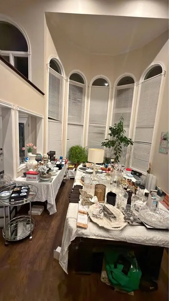 Moving sale! Lots of furniture items for cheap prices! **Verifie