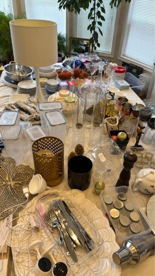 Super SALE! Everything must go! **verified seller* *Cash only! image indicator(4)