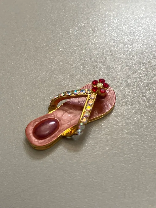 Vintage Sandal Pendant image indicator(2)