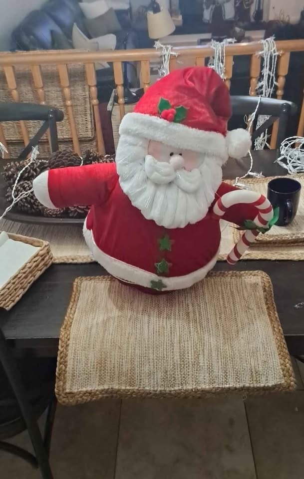 Twenty inch tall vintage inflatable santa claus Located near Lon - photo 2