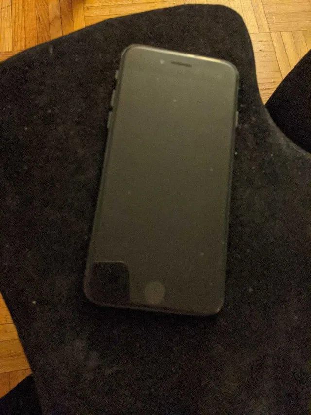 IPHONE 8 (Cracked Back Only) image indicator(3)